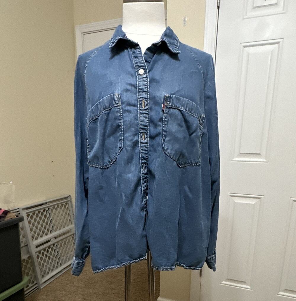 Levi's Women’s XL Blue Denim Cotton Long Sleeve Button-Up Point Collar Pockets